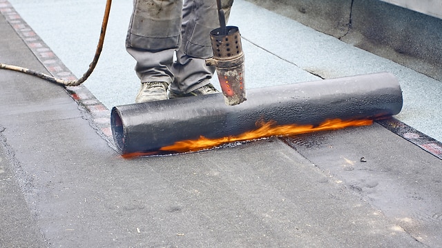 איטום גגות מקצועי עם אחריות – שירות מלא מבית YM SMART