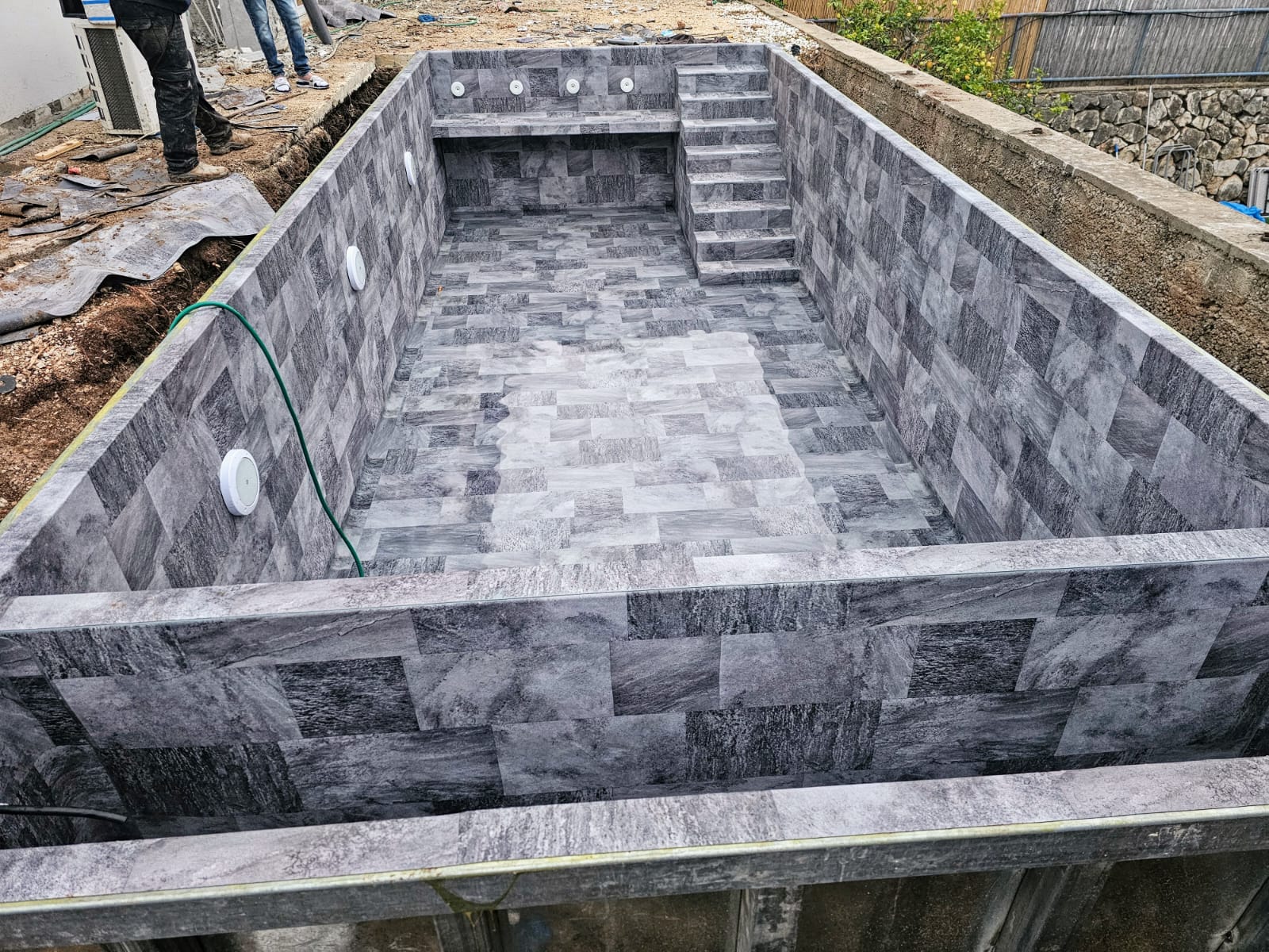 טיח סלע פולימרי בבנייה ירוקה – פתרון מודרני שמחבר בין חוזק, בידוד וסביבה gallery